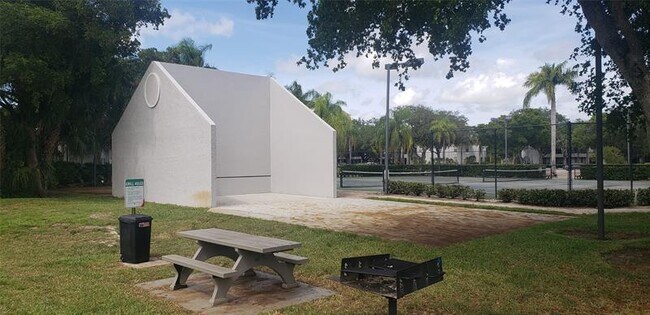 Building Photo - 921 Lyons Rd