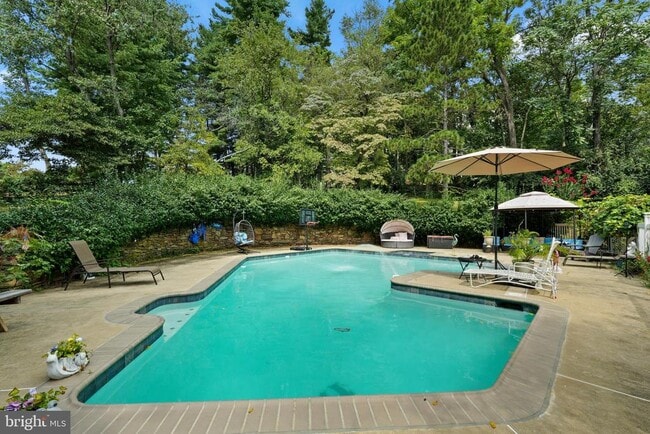 Building Photo - 5400 Woodlyn Ct