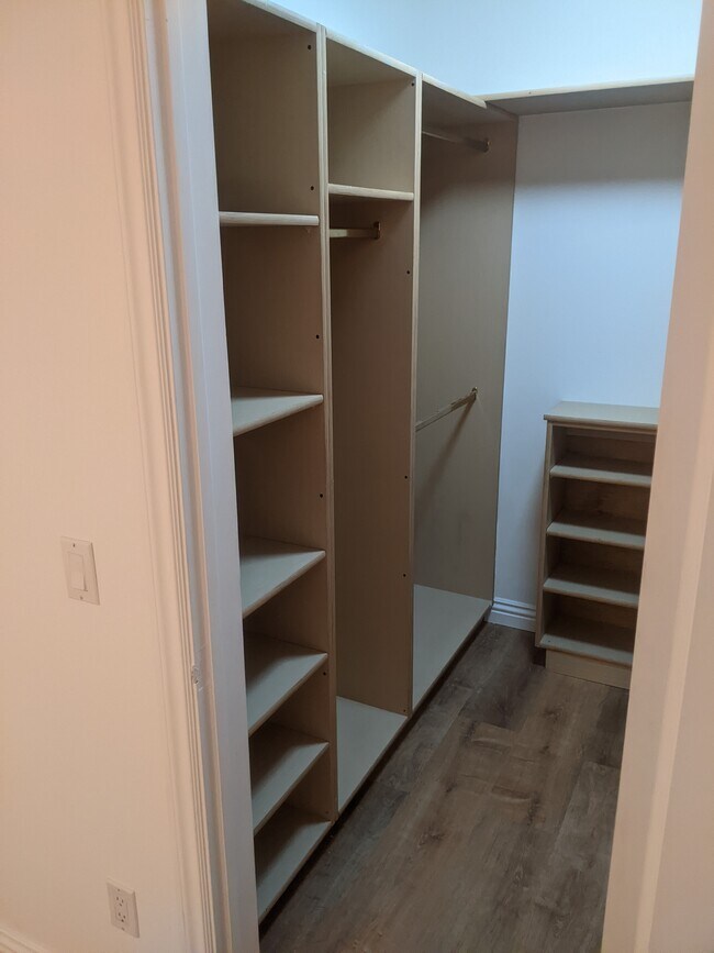 Master Bedroom Walk-in Closet - 415 Montana Ave