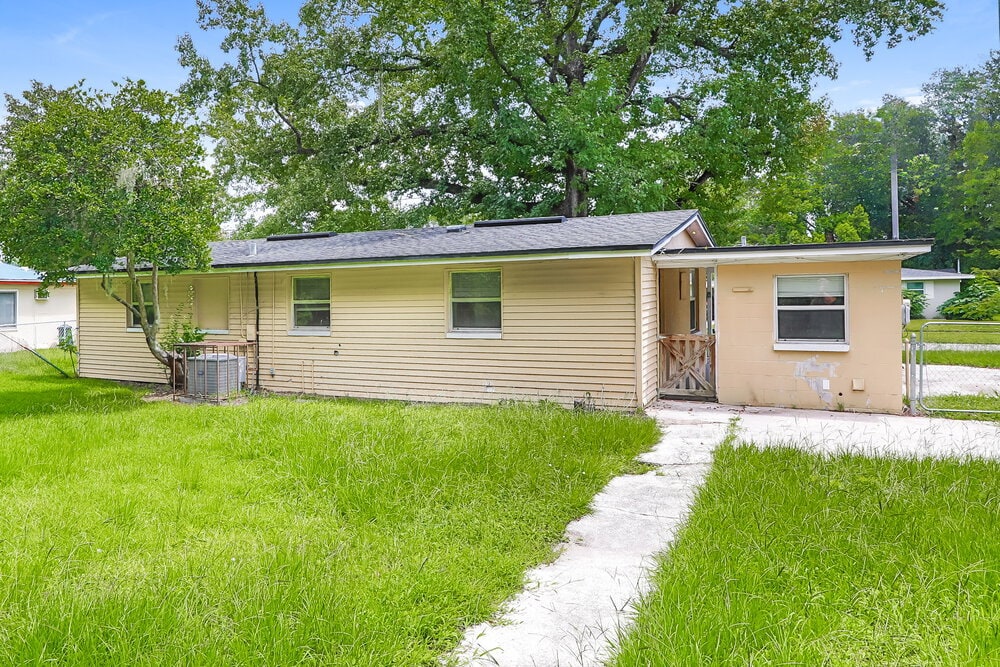 Building Photo - 5816 Sonora Dr W