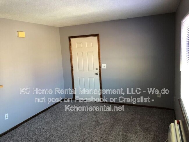 Building Photo - 551 N Somerset Terrace