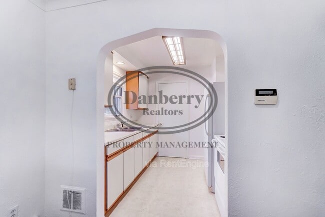 Building Photo - 1132 Brookley Blvd