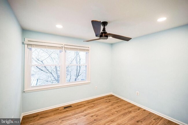 Building Photo - 16080 Deer Park Dr