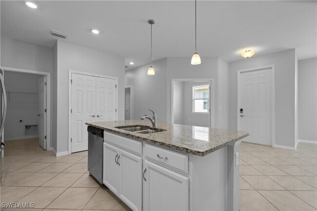 Building Photo - 3041 Royal Gardens Ave