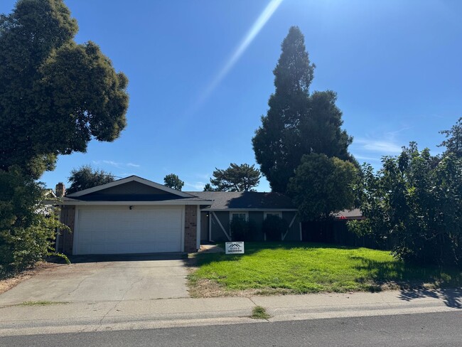 Building Photo - NICE SINGLE STORY HOME IN THE ROSEMONT AREA!