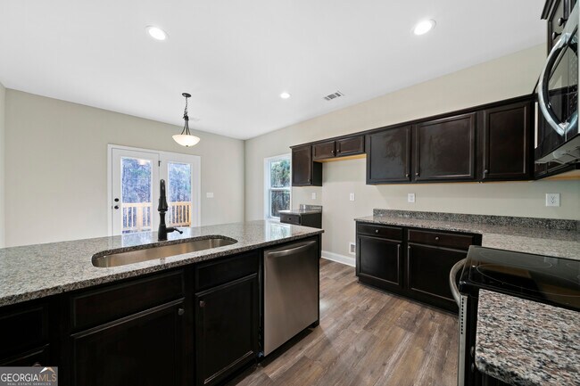 Building Photo - 280 Mulberry Dr