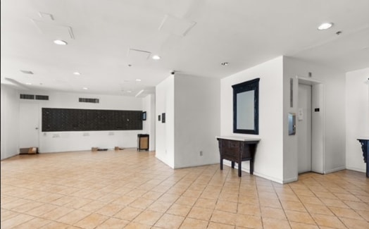 Building Photo - 450 Bauchet St