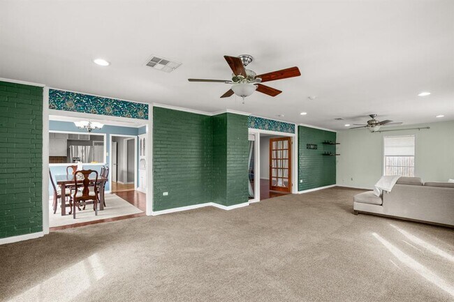Building Photo - 611 Virginia Dr