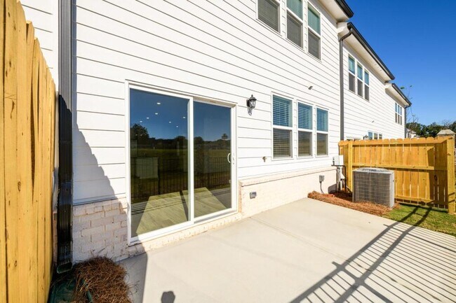 Building Photo - 2482 Van Fleet Cir