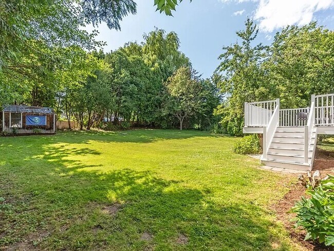 Building Photo - Modern Comfort on East Terrace — Perfect for Families or Professionals