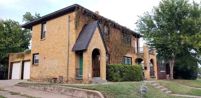 Building Photo - 1213 NW 13th St