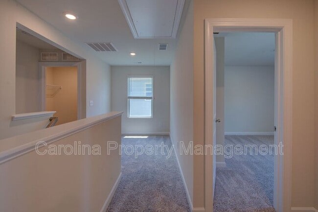 Building Photo - 105 Johns Cardinal Dr