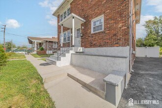 Building Photo - 54 Bergen St