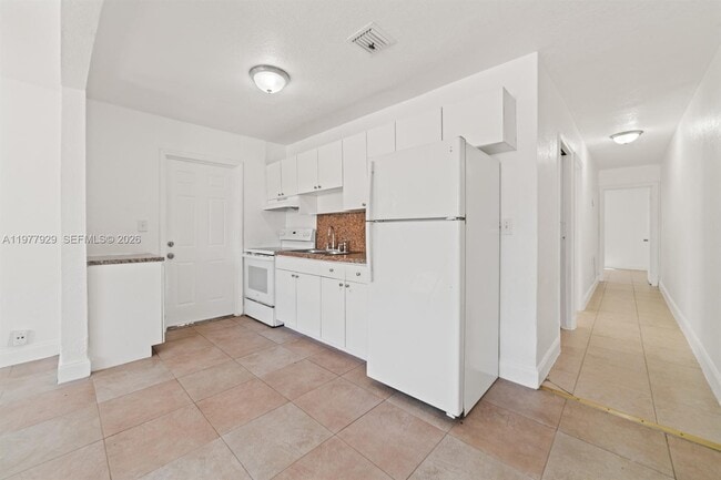 Building Photo - 16170 NE 18th Pl