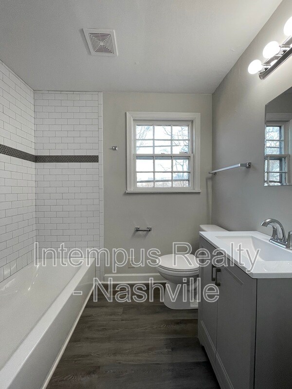 Building Photo - 109 W Trinity Ln