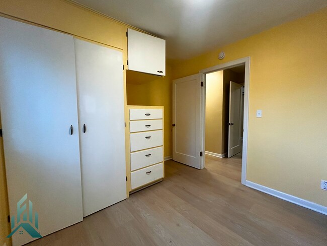 Building Photo - 1005 NW 30th St