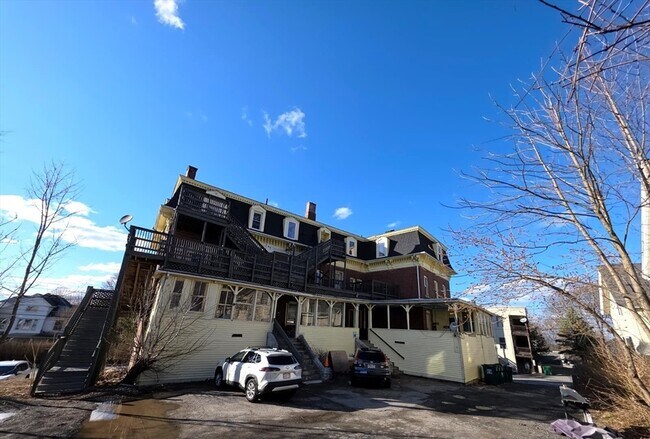 Building Photo - 5 Beacon St