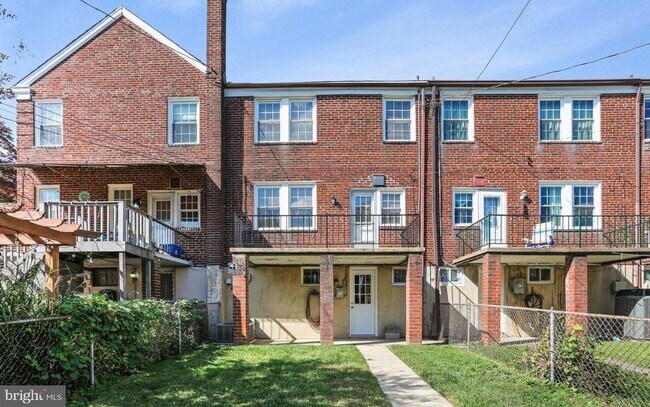 Building Photo - 403 Stratford Rd