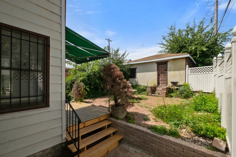 Building Photo - 1315 Hampton Ave