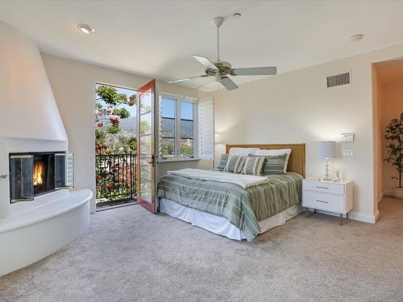 Building Photo - 220 Santa Barbara St