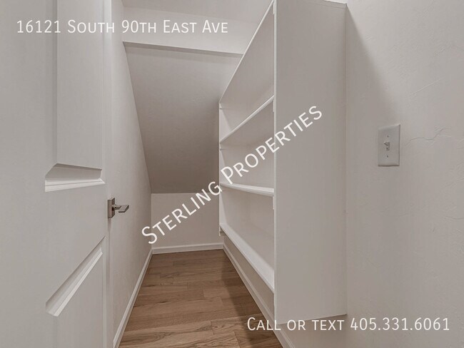 Building Photo - 16121 S 90th East Ave