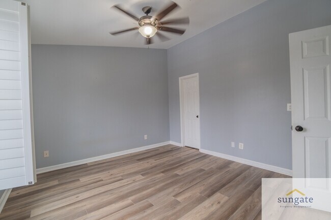 Building Photo - 113 Brightwater Dr