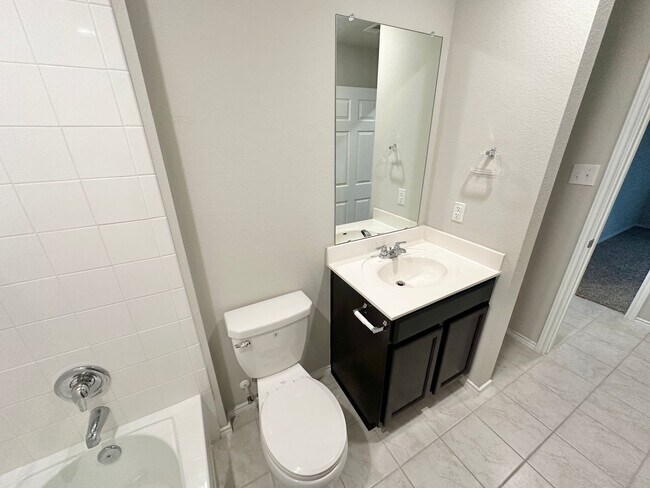 Building Photo - AVAILABLE NOW!