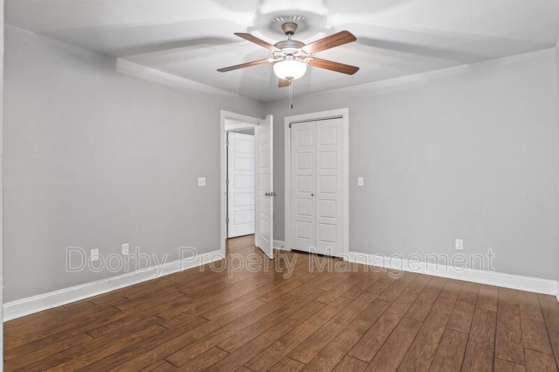 Building Photo - 717 Ladd Ave