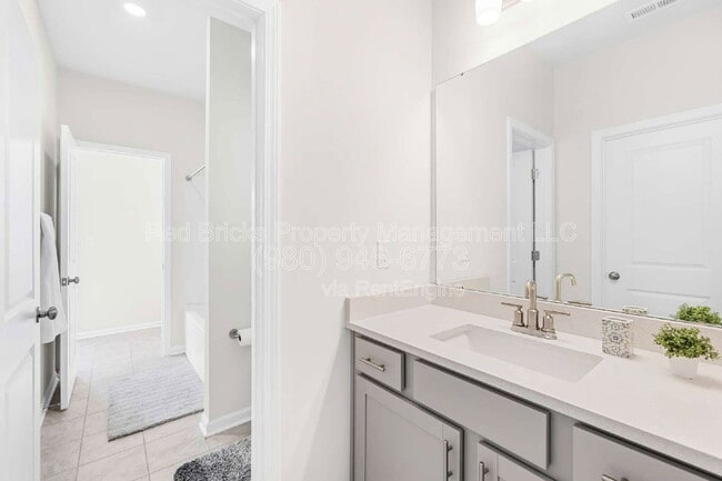 Building Photo - 104 Winterberry St