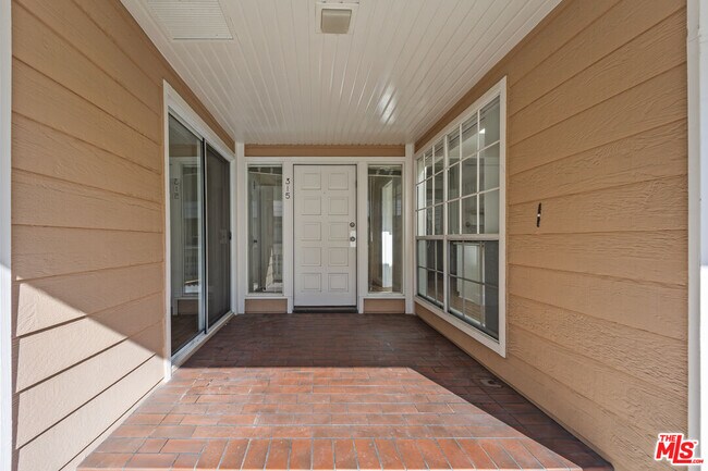 Building Photo - 4338 Redwood Ave