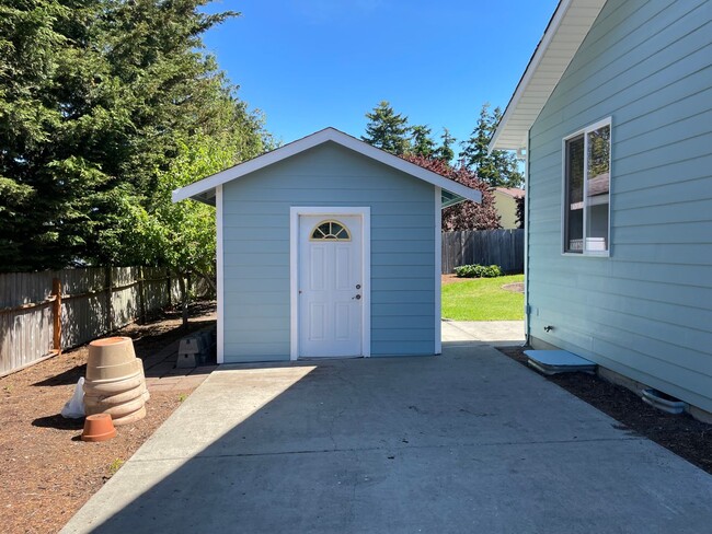 Building Photo - Lovely Single Level Home in Oak Harbor and...