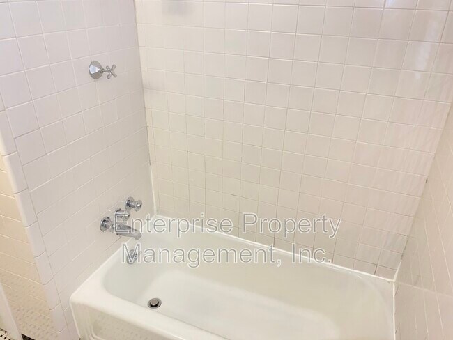 Building Photo - 451 S Reese St