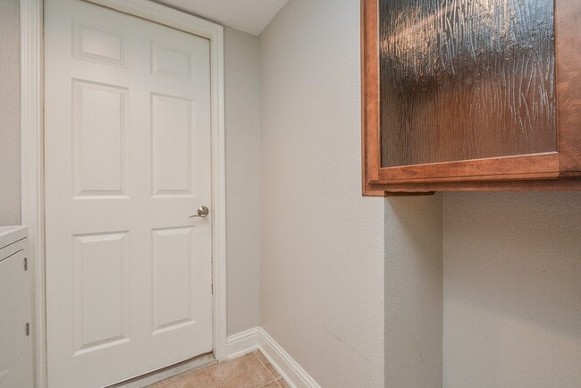 Building Photo - 13859 Hollowgreen Dr