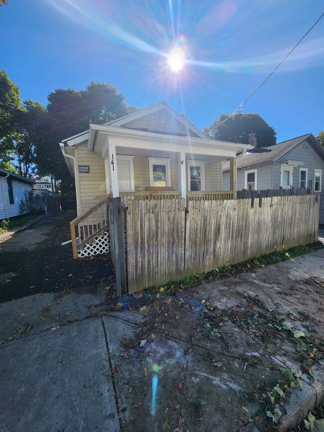 Primary Photo - 2 Bedroom Single Family Home!