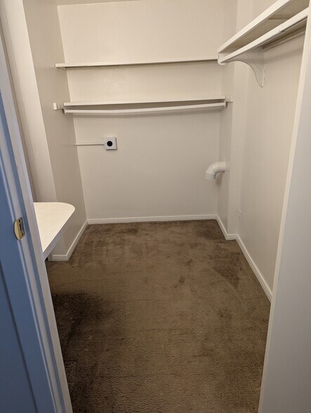 Building Photo - 8045 Pippin Rd