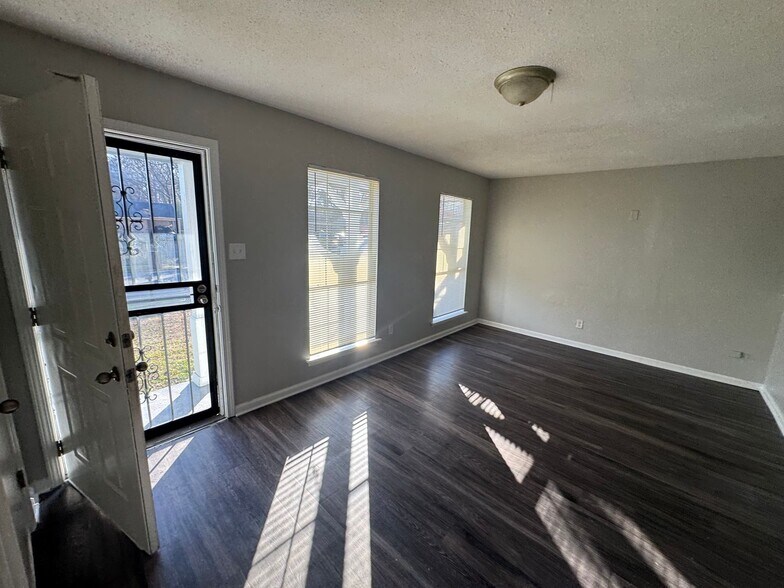 Building Photo - 1274 Parkrose Rd