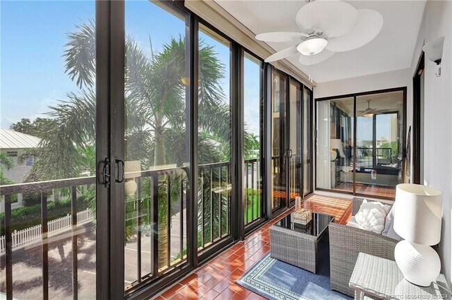 Building Photo - 150 SE Four Winds Dr