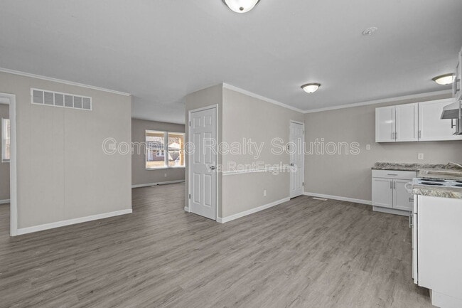 Building Photo - 10432 Royal Dr