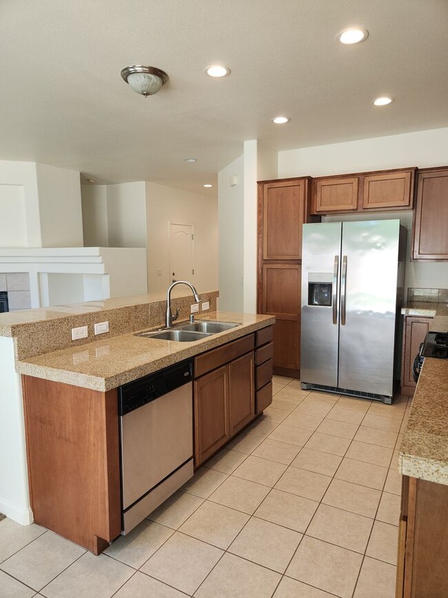 Building Photo - Lovely home with new carpet 3 bedrooms, 2 ...