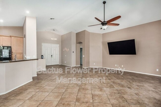 Building Photo - 3917 S Newport St