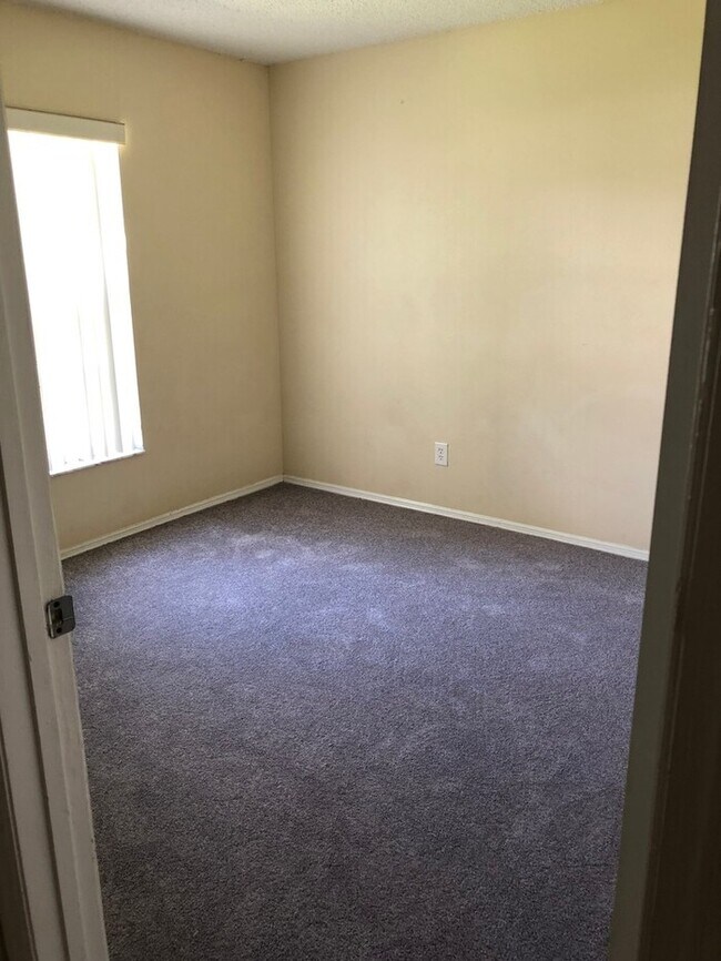 Building Photo - Don’t miss this beautiful 3-bedroom, 2-bat...