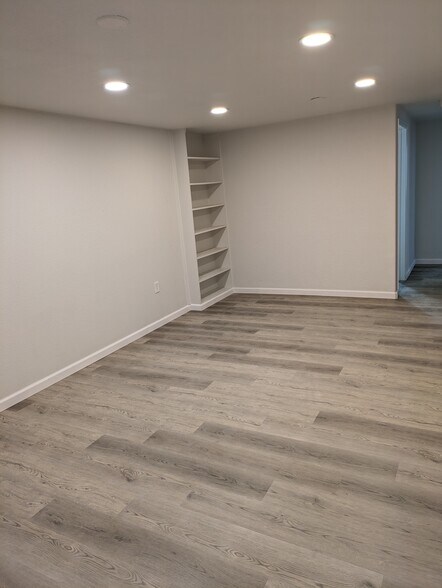 Building Photo - 1625 S Beach Ct