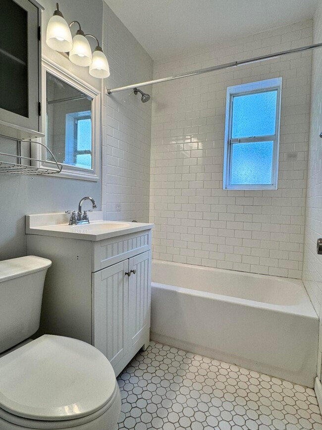 Building Photo - 3012 Glenwood Rd