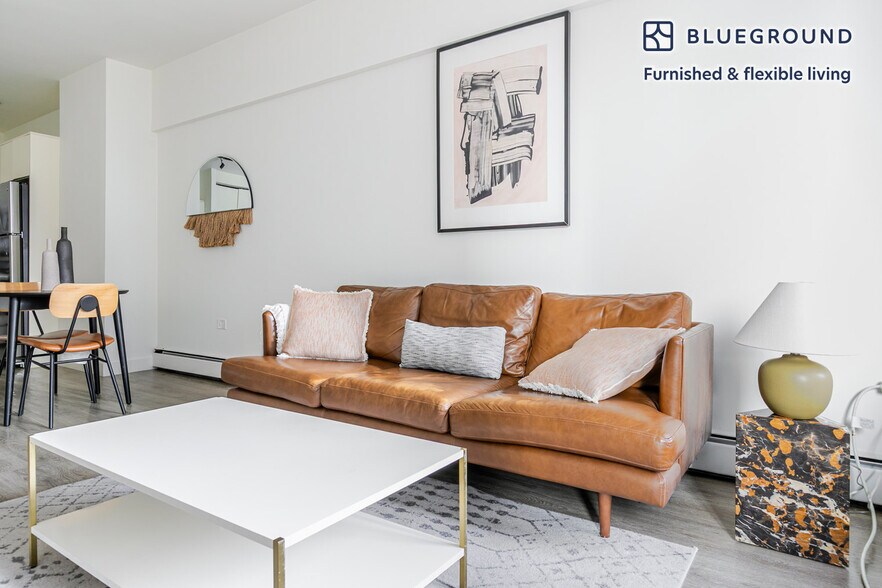 Building Photo - 21 E Chestnut St