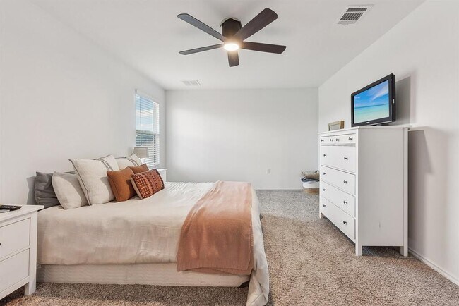 Building Photo - 5908 Eden Dr