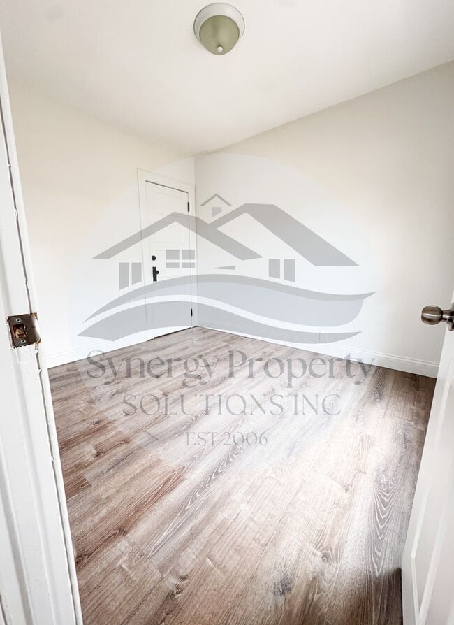 Building Photo - Madison Home Available Now