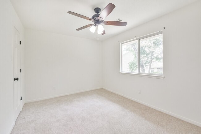 Building Photo - 811 Liberty Way
