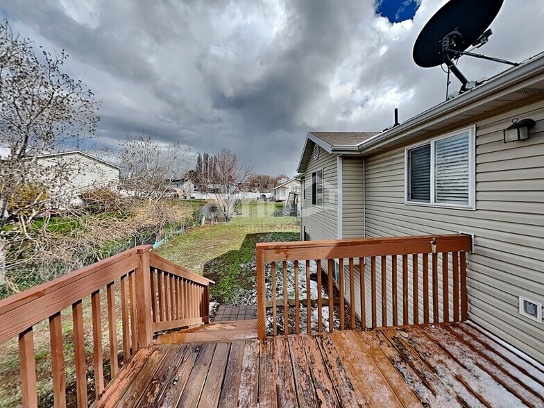 Building Photo - 451 W 225 N