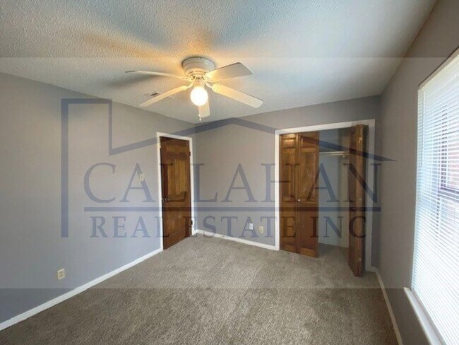 Building Photo - 205 Lynnewood Dr