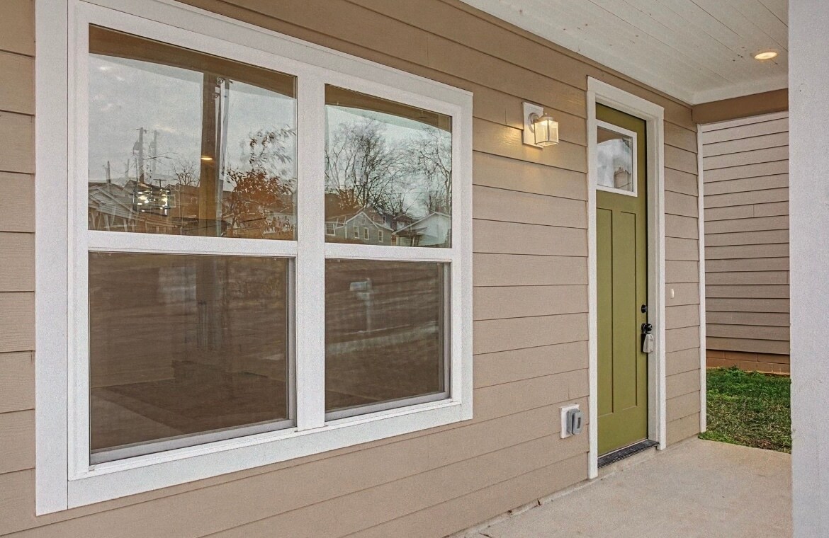 Building Photo - 2140 18th Ave N